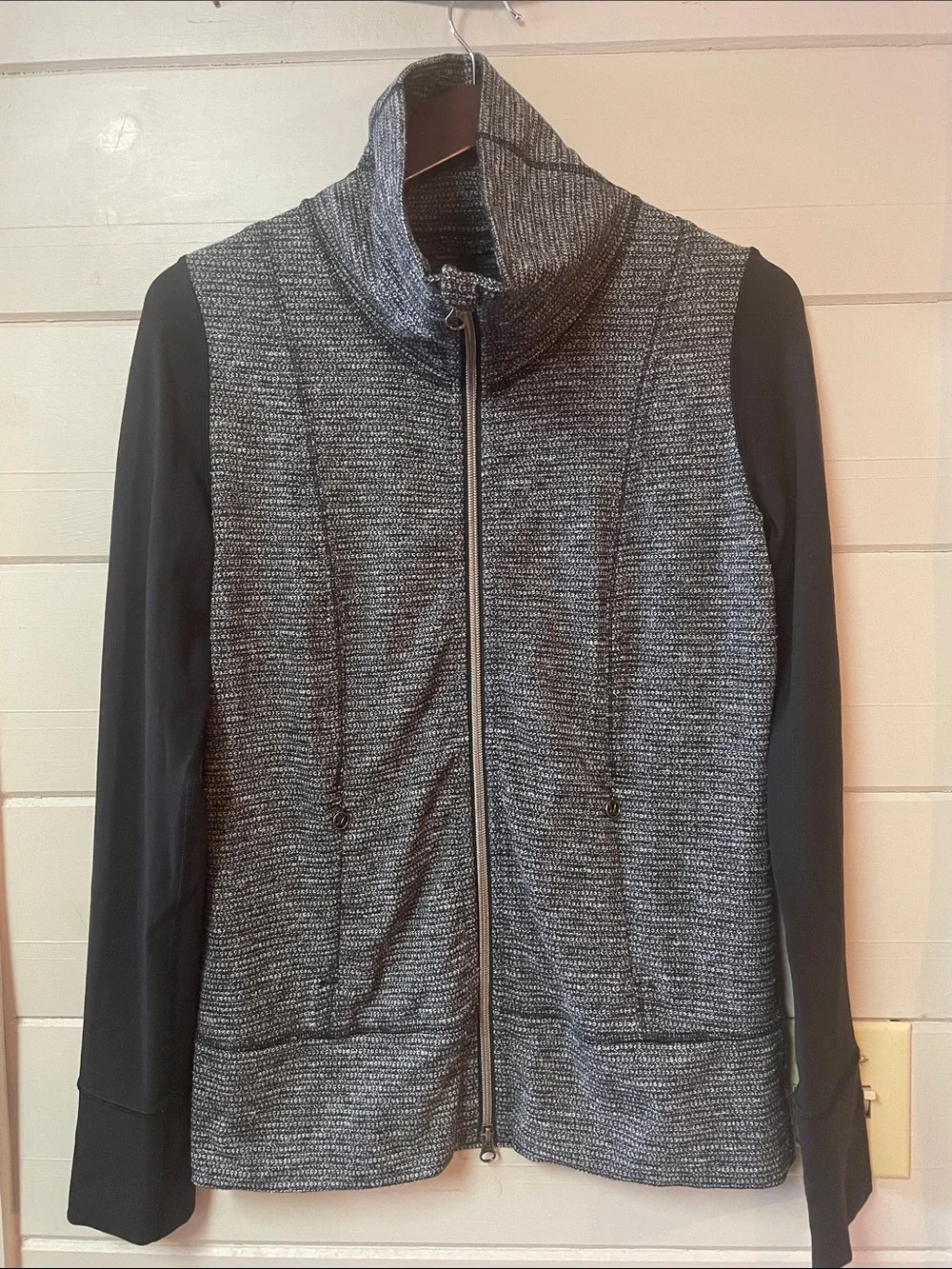 Lululemon Daily Yoga Jacket Full Zip Two Tone Gray Heather Size 6.